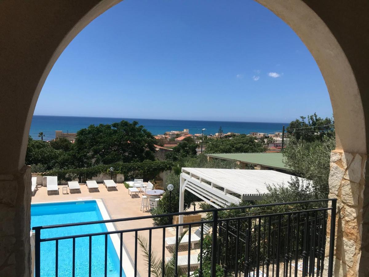 Villa Ceni - Appartamenti Con Camere, Cucina, Wc E Terrazza Sul Mare In Villa Con Piscina, Giardino E Parcheggio 马里内拉 外观 照片