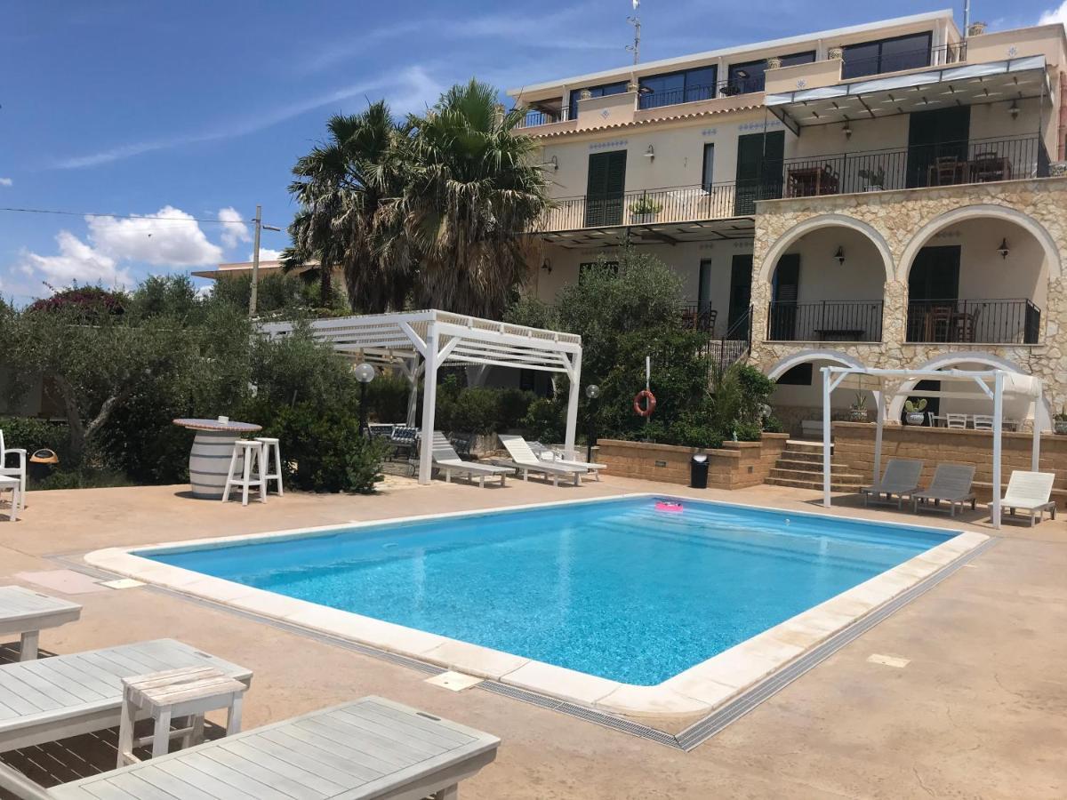 Villa Ceni - Appartamenti Con Camere, Cucina, Wc E Terrazza Sul Mare In Villa Con Piscina, Giardino E Parcheggio 马里内拉 外观 照片