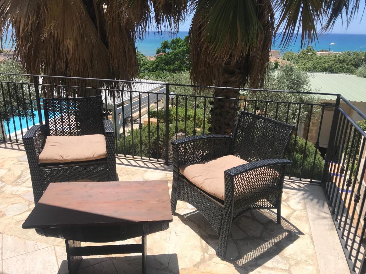 Villa Ceni - Appartamenti Con Camere, Cucina, Wc E Terrazza Sul Mare In Villa Con Piscina, Giardino E Parcheggio 马里内拉 外观 照片
