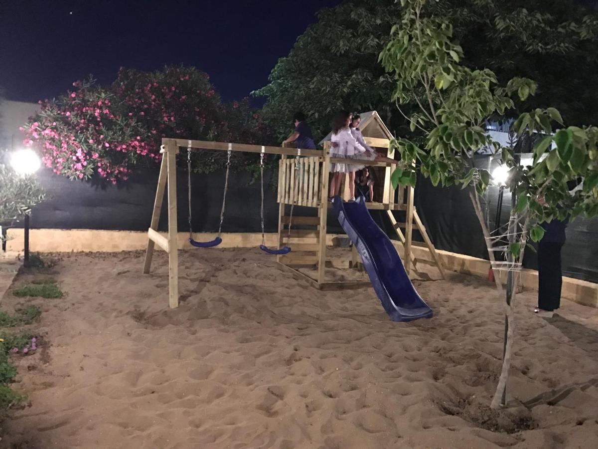 Villa Ceni - Appartamenti Con Camere, Cucina, Wc E Terrazza Sul Mare In Villa Con Piscina, Giardino E Parcheggio 马里内拉 外观 照片