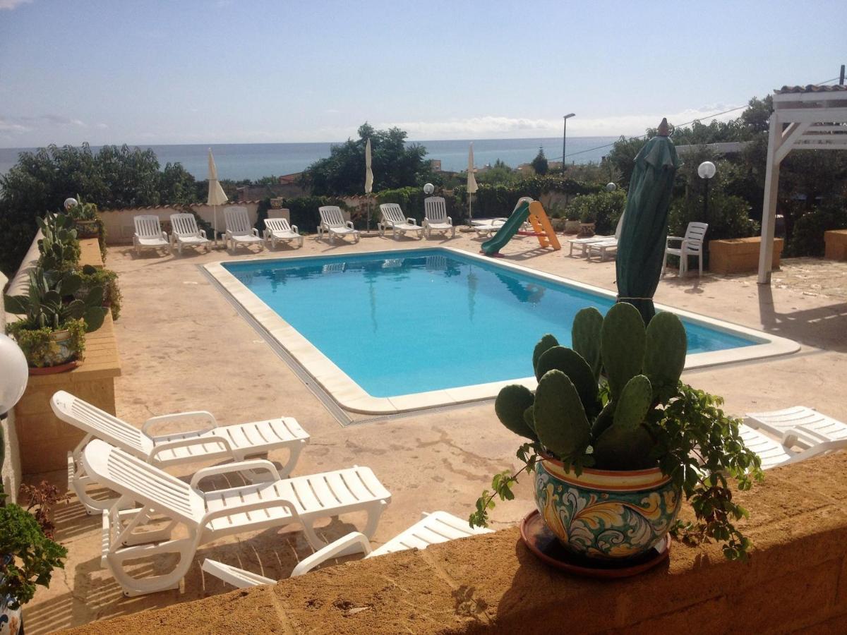 Villa Ceni - Appartamenti Con Camere, Cucina, Wc E Terrazza Sul Mare In Villa Con Piscina, Giardino E Parcheggio 马里内拉 外观 照片
