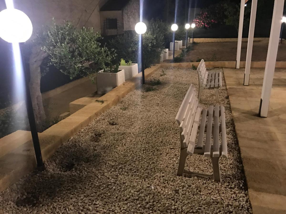 Villa Ceni - Appartamenti Con Camere, Cucina, Wc E Terrazza Sul Mare In Villa Con Piscina, Giardino E Parcheggio 马里内拉 外观 照片