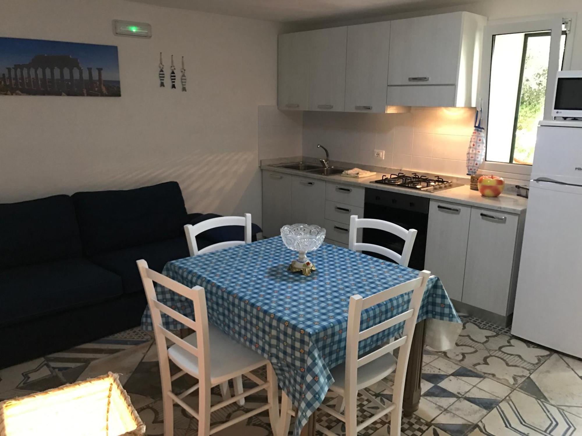 Villa Ceni - Appartamenti Con Camere, Cucina, Wc E Terrazza Sul Mare In Villa Con Piscina, Giardino E Parcheggio 马里内拉 外观 照片