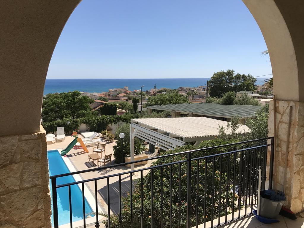 Villa Ceni - Appartamenti Con Camere, Cucina, Wc E Terrazza Sul Mare In Villa Con Piscina, Giardino E Parcheggio 马里内拉 外观 照片