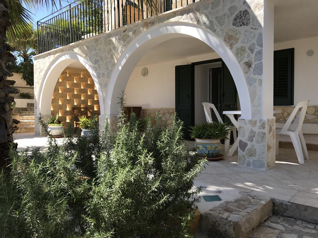 Villa Ceni - Appartamenti Con Camere, Cucina, Wc E Terrazza Sul Mare In Villa Con Piscina, Giardino E Parcheggio 马里内拉 外观 照片