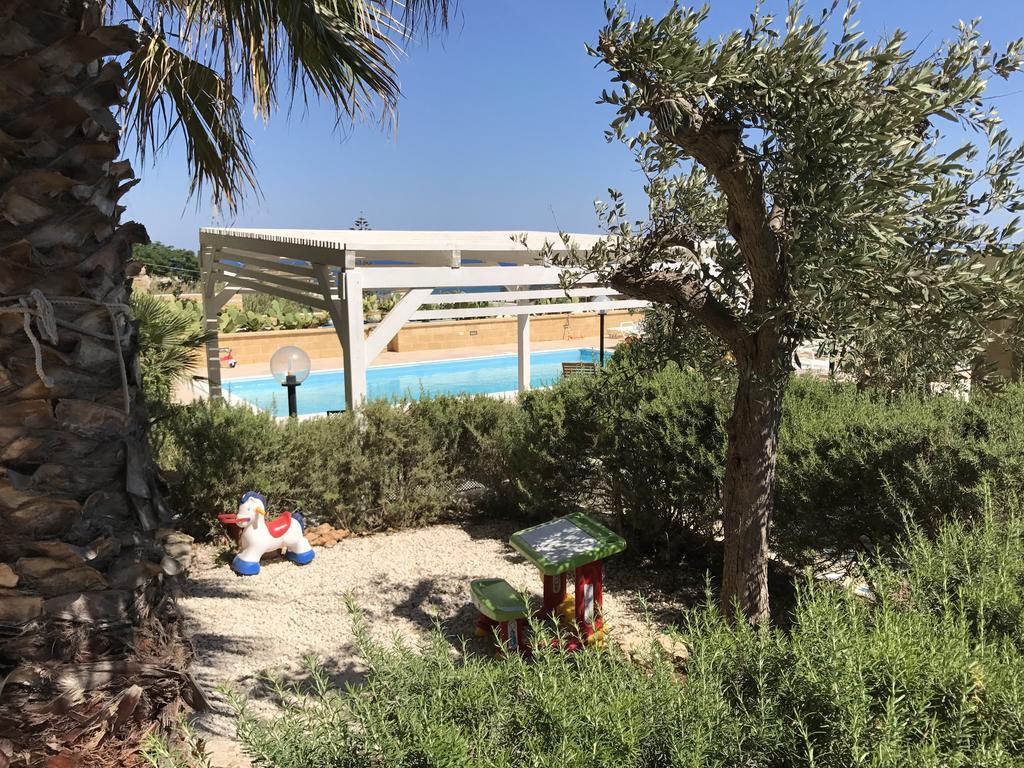Villa Ceni - Appartamenti Con Camere, Cucina, Wc E Terrazza Sul Mare In Villa Con Piscina, Giardino E Parcheggio 马里内拉 外观 照片