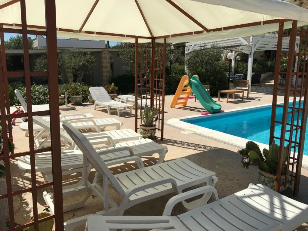 Villa Ceni - Appartamenti Con Camere, Cucina, Wc E Terrazza Sul Mare In Villa Con Piscina, Giardino E Parcheggio 马里内拉 外观 照片