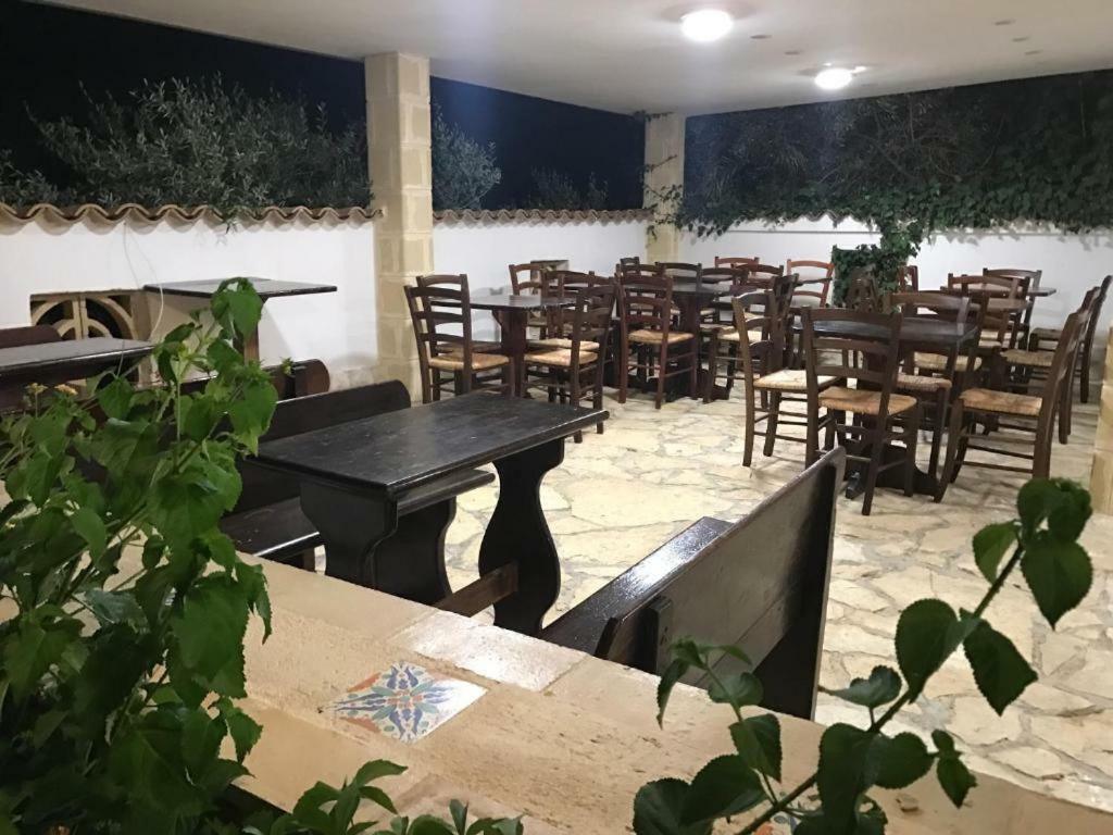 Villa Ceni - Appartamenti Con Camere, Cucina, Wc E Terrazza Sul Mare In Villa Con Piscina, Giardino E Parcheggio 马里内拉 外观 照片