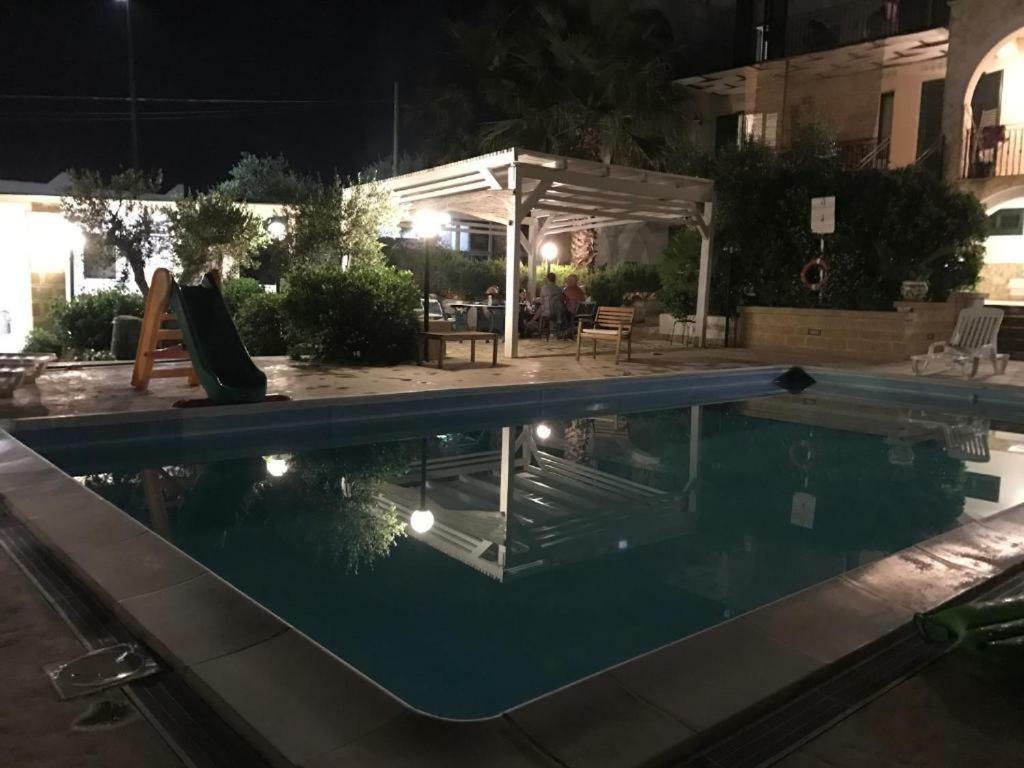 Villa Ceni - Appartamenti Con Camere, Cucina, Wc E Terrazza Sul Mare In Villa Con Piscina, Giardino E Parcheggio 马里内拉 外观 照片