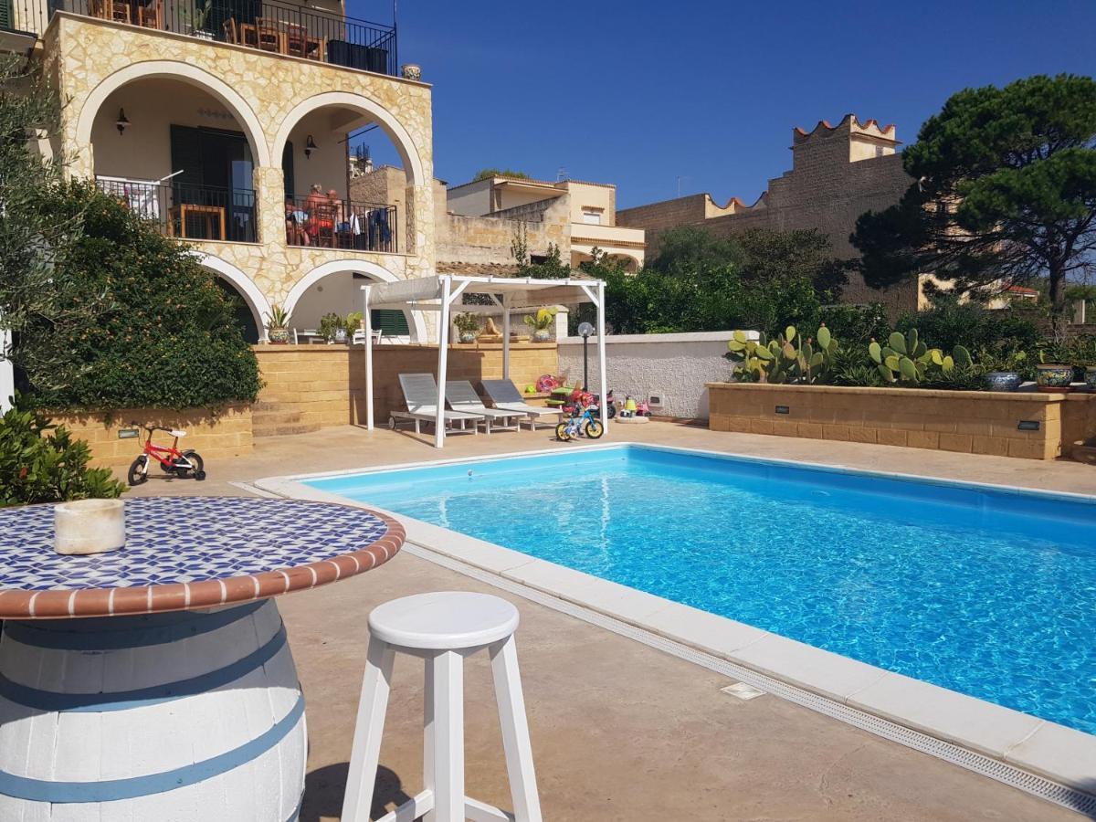 Villa Ceni - Appartamenti Con Camere, Cucina, Wc E Terrazza Sul Mare In Villa Con Piscina, Giardino E Parcheggio 马里内拉 外观 照片