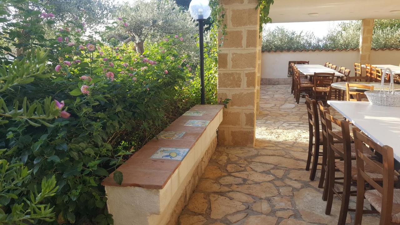 Villa Ceni - Appartamenti Con Camere, Cucina, Wc E Terrazza Sul Mare In Villa Con Piscina, Giardino E Parcheggio 马里内拉 外观 照片