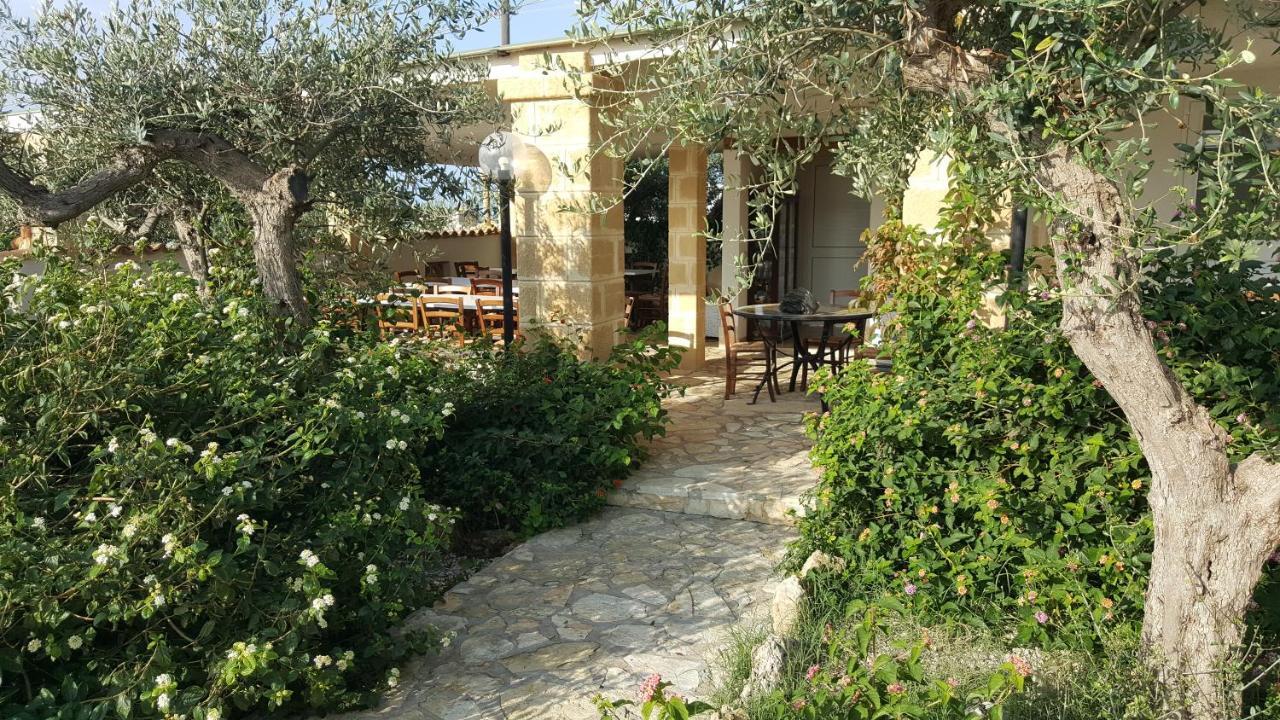 Villa Ceni - Appartamenti Con Camere, Cucina, Wc E Terrazza Sul Mare In Villa Con Piscina, Giardino E Parcheggio 马里内拉 外观 照片
